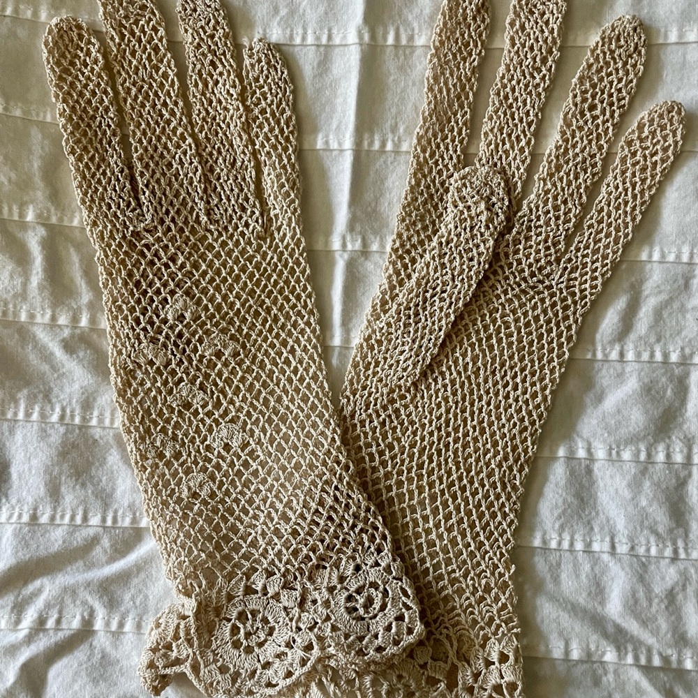 Stunning crochet vintage gloves